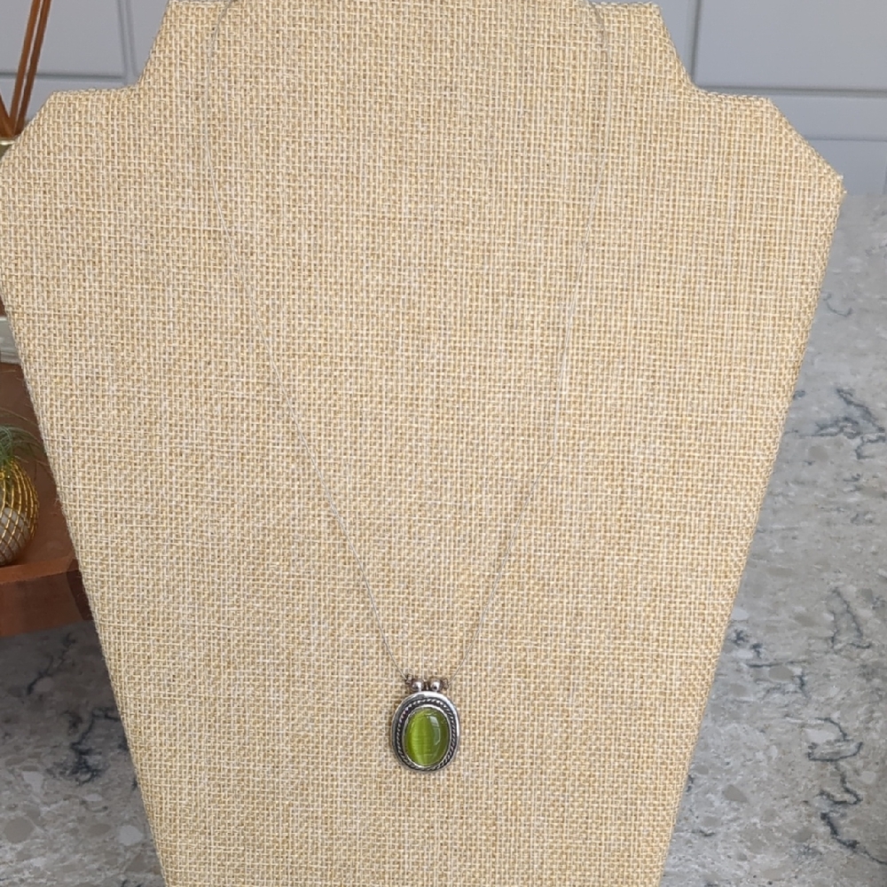 Elegant Silver and Green Pendant Necklace